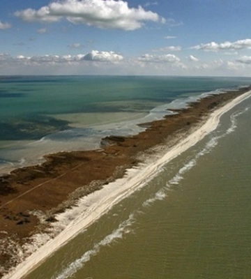 Кінбурнську косу, що на Миколаївщині, водою відрізано від материка