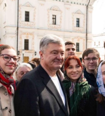 Порошенко в Лаврі: всі ми наближаємо благу звістку про Перемогу України