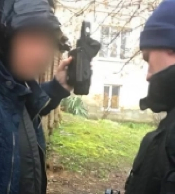 У Луцьку у підозрілих чоловіків знайшли наркотики