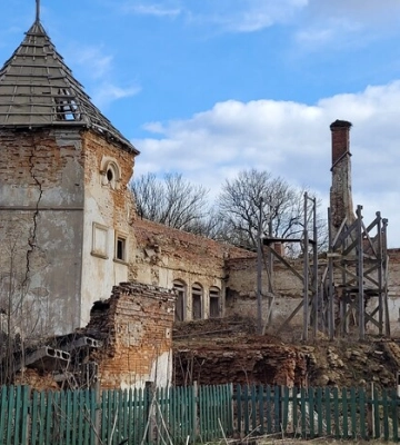 Поморянський замок руйнується на очах: активісти закликають реставрувати пам'ятку 