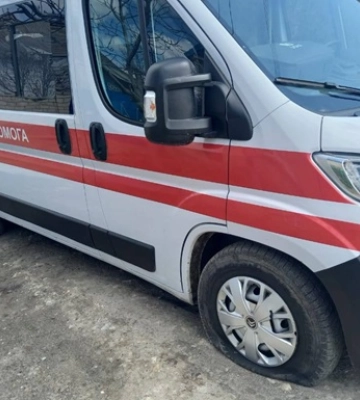 Росіяни обстріляли швидку, яка їхала на виклик у Бериславі