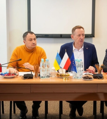 Польша договорилась с Украиной временно прекратить импорт зерна, - министр