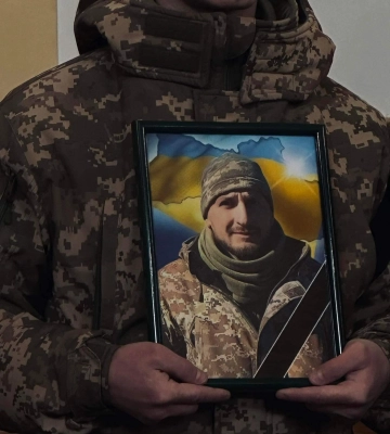 Мукачево попрощалося з полеглим у війні прикордонником Отто Лендєлом (ФОТО)
