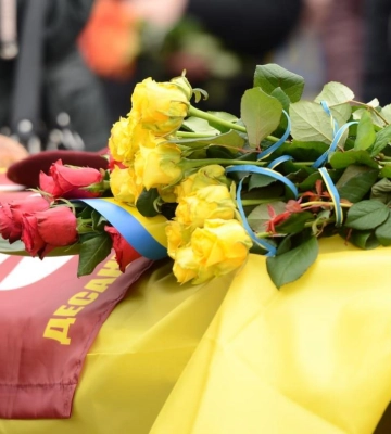 У Рівному провели в останню дорогу загиблого воїна Руслана Баламутова