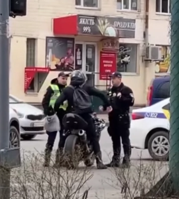 Мотоциклісту, підозрюваному в нападі на поліцейського у Полтаві, обрали запобіжний захід