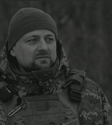 Зі зброєю в руках: на війні загинув художник Антон Дербілов