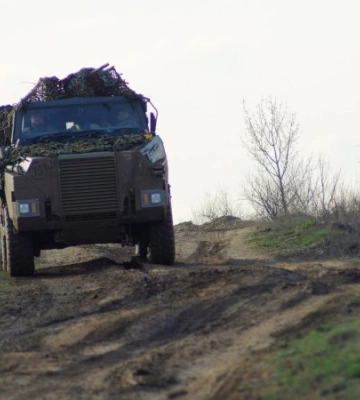 Залужний показав, як працюють австралійські бронетранспортери Bushmaster на Бахмутському напрямку