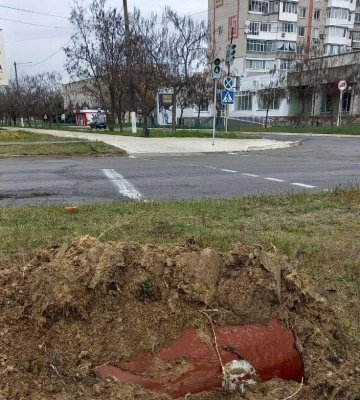 У Новій Каховці росіяни закопують на перехрестях бочки з невідомим вмістом