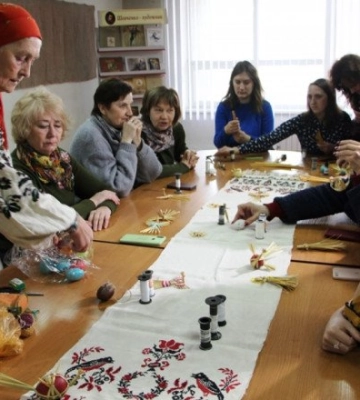 У Луцьку навчали ремесла соломоплетіння