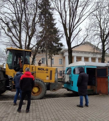 У Рівному демонтували іще чотири незаконно встановлені споруди у центральній частині міста