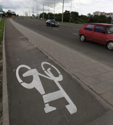 У Львові облаштують велосмугу в одну сторону,  в протилежну - їхатимуть по проїзній частині