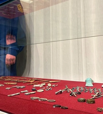 В Киеве показали почти 500 артефактов, которые пытались вывезти за границу