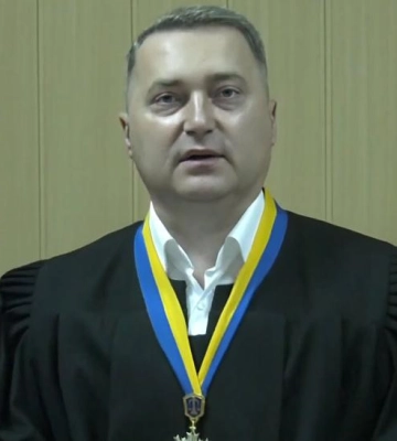 Десять тисяч доларів і недекларування: судитимуть голову Полтавського райсуду
