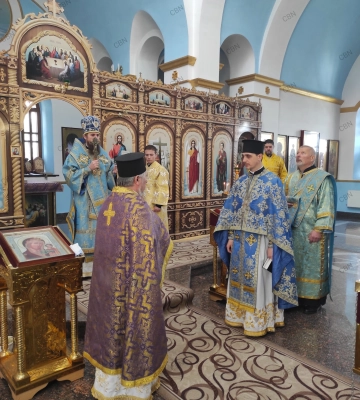 У церкві, яку раніше орендувала УПЦ мп, вперше відслужив літургію архієпископп Кропивницький та Голованівський Марк 