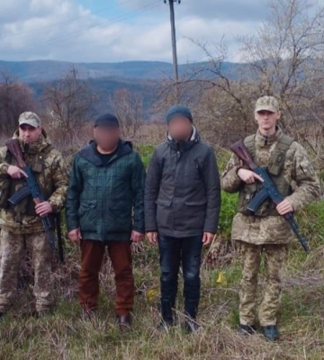На Закарпатті затримали двох узбеків, що збиралися нелегально потрапити до країн ЄС (ФОТО)