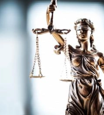 10 тис дол неправомірної вигоди та майже 3 млн грн поза декларацією: судитимуть голову Полтавського райсуду