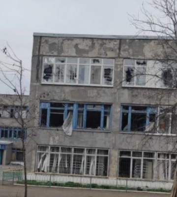 В Мариуполе в результате обстрелов войск РФ повреждены 90% школ