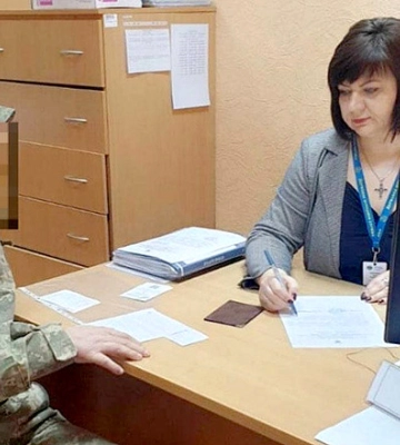 Українські воїни оформили нові паспортні документи під час реабілітації у Сумах