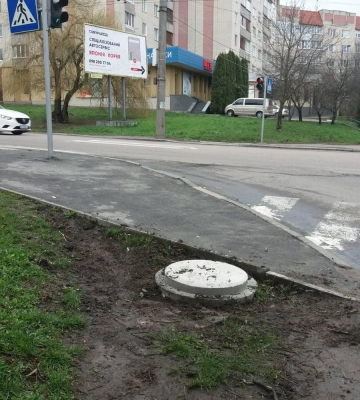 А де поділися кришки з 18 люків у Рівному?