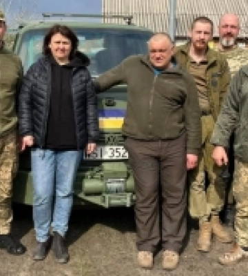 Рожищенські волонтери доставили захисникам автівки та передачі. ФОТО