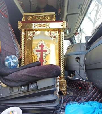 В Одесской области гражданин Молдовы пытался вывезти за границу мощи 80 святых и церковную утварь