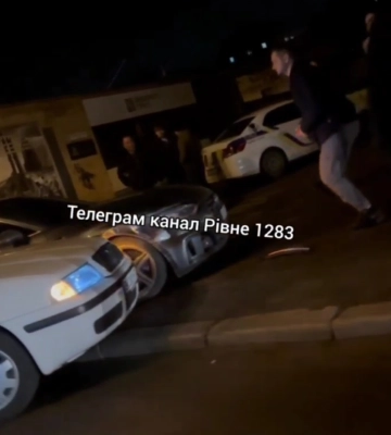 Біля музучилища у Рівному - ДТП (ВІДЕО)