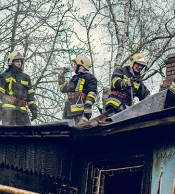 В Сумах 11-летняя девочка спасла во время пожара троих детей