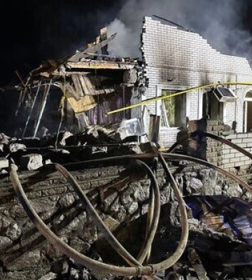 Вночі росіяни атакували Запоріжжя: дві ракети влучили в приватний сектор, 2 людини загинуло, зокрема дитина. ФОТОрепортаж