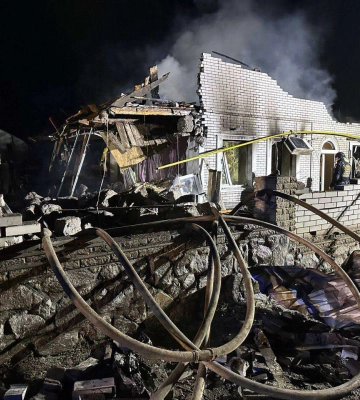 Внаслідок нічного обстрілу Запоріжжя загинула 11-річна дівчинка та чоловік - ОВА