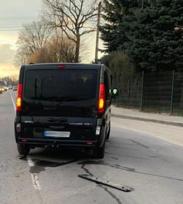 На Львівщині неповнолітній мотоцикліст потрапив до лікарні після тарану з мікроавтобусом (ФОТО)