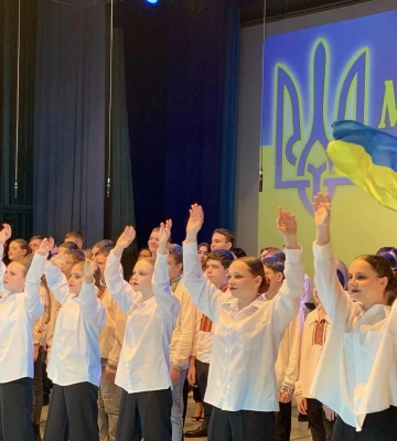 На благодійній виставі у Вараші зібрали понад 200 тисяч гривень на лікування військового (ФОТО)