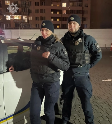Під час комендантської години одеські патрульні врятували песика, - ФОТО