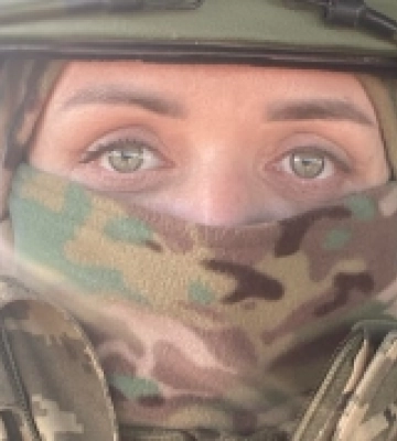 «Ви що, хлопці, я для онліфанс роблю фотки»: фотографка з Луцька розповіла, як працює на фронті