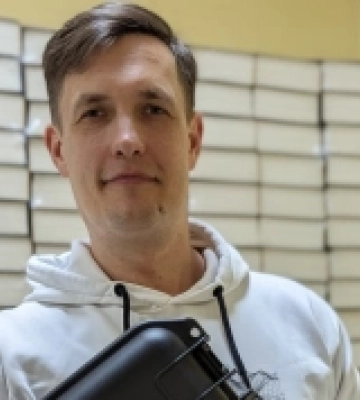Колонія: Макс Кідрук купив з квитків туру перший мавік для військових. ФОТО