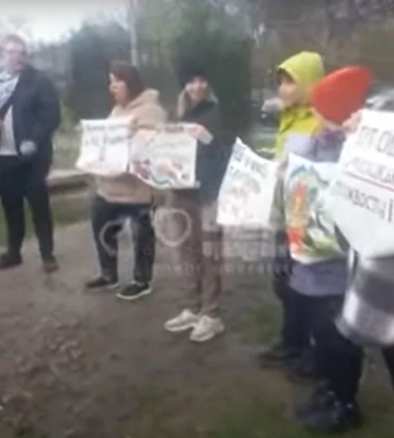 У Дніпрі люди вийшли на мітинг проти московської церкви: відео