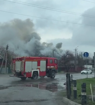 У Полтаві горіла будівля автоцентру на Зіньківській: гасили десять пожежних машин та 40 рятувальників