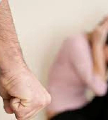 Вчиняв насильство над сестрою: на Рівненщині оштрафували чоловіка