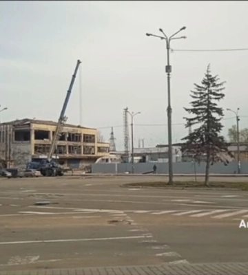 Окупанти зносять в Маріуполі будівлю залізничного овкзалу