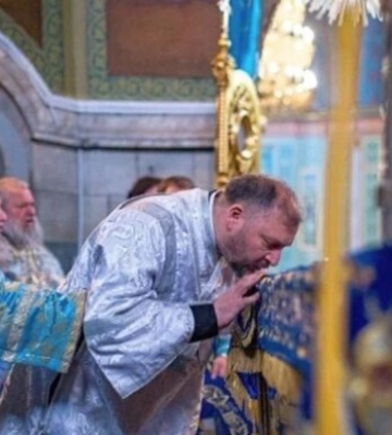 Пошел спасать души прихожан УПЦ МП: Михаил Добкин заменил форму ВСУ на рясу