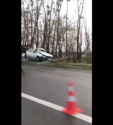 За 30 кілометрів від Луцька - смертельна ДТП: на місці працює поліція (ВІДЕО)