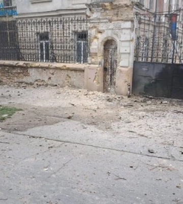 Наслідки ворожих обстрілів Херсону. ФОТОрепортаж