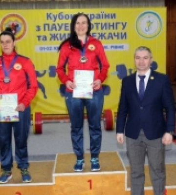 Спортсменка із Вараського району Світлана Коробкова вкотре здобула звання найсильнішої атлетки України