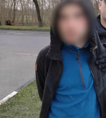 Вирвали з рук сумку і втекли: у Луцьку серед білого дня пограбували чоловіка