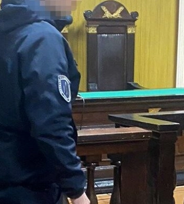 Посадовця військової частини Одещини, який відбирав у солдатів бойові доплати, взяли під варту
