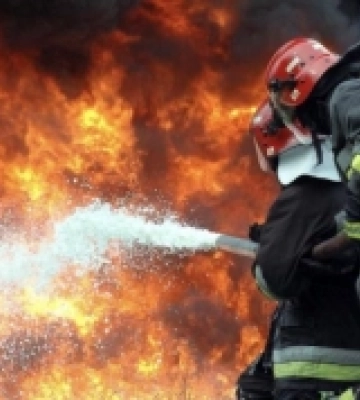 На Мукачівщині горіла надвірна споруда: гасили дві бригади рятувальників