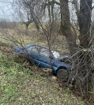 На Волині Audi злетіла у кювет – постраждали водій і пасажир 