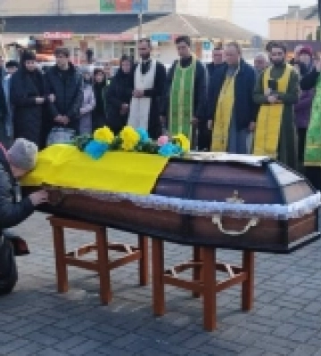 У Дубровиці поховали загиблого захисника Геннадія Трума