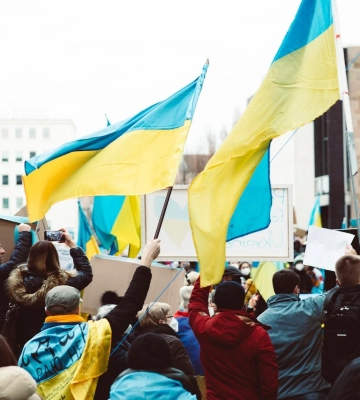 Новый языковой скандал: основатель известного среди банков рекламного агентства встал на защиту русского языка