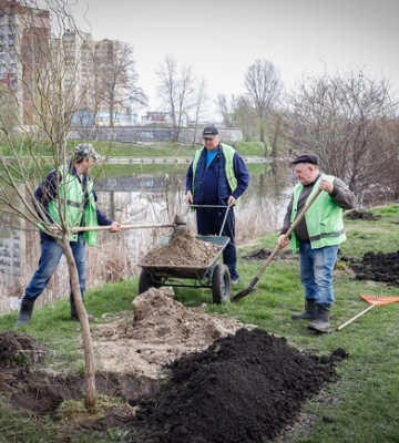 У Києві під час толоки вивезли понад шість тисяч кубометрів сміття: фото