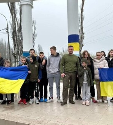 Домой вернули 24 ребенка из Херсона, которых незаконно удерживали российские оккупанты. ВИДЕО
